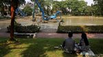 Lumpur Padat Dikeruk dari Setu Lembang