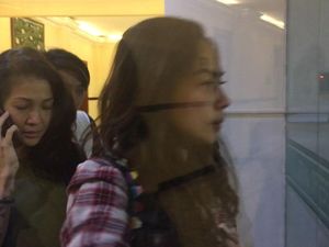 Mieke Amalia Berlari Jenguk Tora Sudiro di Polres