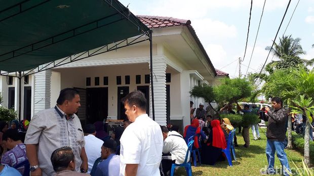 Ryan Thamrin si 'DR OZ' Dimakamkan Usai Salat Jumat