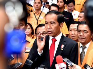 Jokowi: Hati-hati Buat Status di Media Sosial