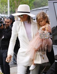 Putri Ayu Ting Ting Hingga KD, Ini Anak Seleb yang Pakai Tas Jutaan Rupiah