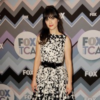 Zooey Deschanel harus sangat menjaga makanan yang dikonsumsinya karena memiliki alergi terhadap berbagai macam varian makanan. Mulai dari susu, telur hingga gandum. Jadi saat syuting aktris 39 tahun ini hanya makan makanan khusus yang diantar langsung ke trailer-nya. Foto: Getty Images