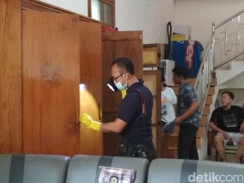 Polisi olah TKP rumah pengusaha usai dirampok/