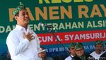 Mentan dan Cak Imin Panen Padi di Ciparay Bandung