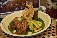 Nasi tutug oncom dengan sambal kecombrang yang jadi pemenang.