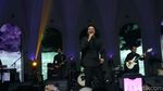 Tulus Kembali Menghibur di Atas Panggung
