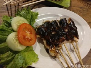 Hari Ini ke Cirebon? Sekarang di Cirebon Bisa Jajan Aneka Sate Taichan!