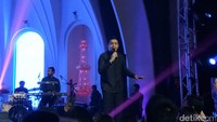 Libur sekitar 1 setengah sampai 2 bulan baru bisa kembali lagi berdiri, saya senang sekali dengan panggung awal saya,, ujar Tulus. Foto: Tulus (Yolanda Vista/detikhot)