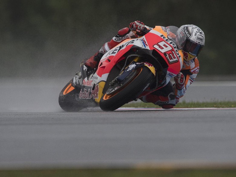 Marquez Start Terdepan, Rossi Kedua Marquez Start Terdepan, Rossi Kedua
