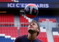 Neymar bergabung ke PSG.