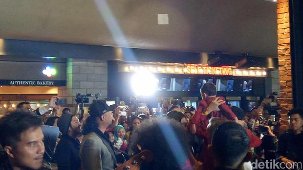 Ramainya Komunitas D'hot Movie dan Masyarakat Sambut Nobar Film 'Rafathar'