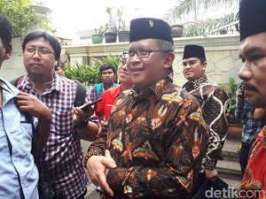 Temui Hamzah Haz, Sekjen PDIP Bawa Titipan Oleh-oleh dari Megawati