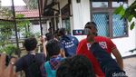 Foto:  Datang ke BNN, Tora Sudiro Tabrakkan Diri ke Pagar