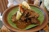Kluwek semur daging sapi.
