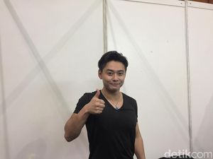 Kenji Ohba dan Yuma Ishigaki dekat Bagai Ayah dan Anak