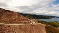 Jalan Ransiki-Mameh dibangun di Pegunungan Botak. Jalan tersebut bagian dari Trans Papua Barat segmen II. (Kementerian PUPR).
