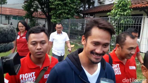 Tora Sudiro disebut-sebut mengidap sindrom Tourette