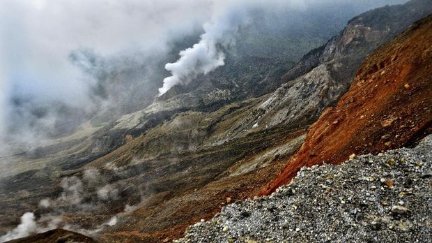 Asap dari panas bumi di kawasan Gunung Papandayan, Garut.