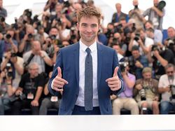 Potret Robert Pattinson, Pria Terganteng Sedunia Menurut Sains
