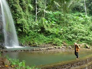 Jangan Sampai Lewat, Cantiknya Air Terjun Perawan dari Lampung