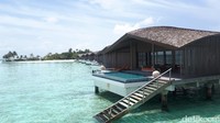 Kalau di Club Med Finolhu Maldives, harganya mulai dari Rp 60 juta untuk 2 orang selama 4 hari 3 malam. Namun, suasana di sana lebih privat dengan kamar yang lebih luas. Bisa dibilang bulan madu di Club Med Finolhu Maldives lebih intim! (Afif/detikTravel)