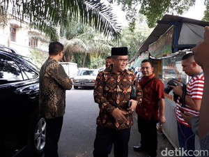 Sekjen PDIP Sambangi Kediaman Hamzah haz