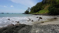 Pulau Kunti dihiasi dengan pasir putih, air laut yang begitu jernih dan batu karang yang begitu eksotis (Mukhlis/detikTravel)
