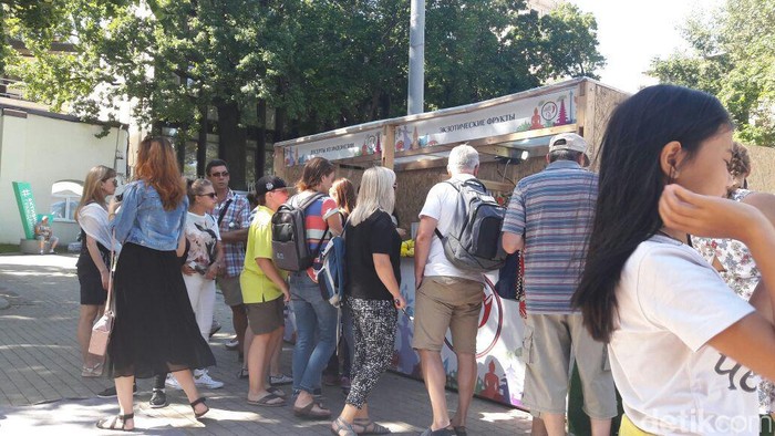 Mangga Rp 80 Ribu dan Nanas Rp 115 Ribu Diburu Warga Rusia