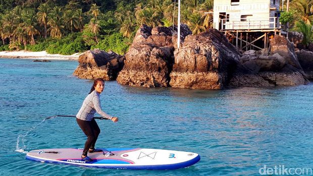 Beres Jadi Menteri, Mau Main Paddle Board Dulu, Bu Susi?