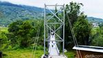 Menengok Cantiknya Jembatan Gantung di Pelosok RI