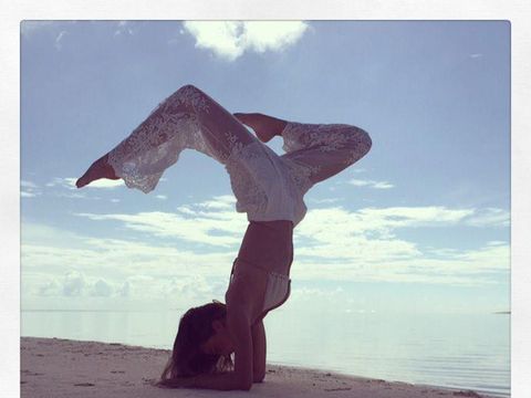 Cerita Miranda Kerr yang Suka Mencabut Bulu Alis Agar Bisa Konsentrasi