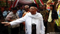Ketua MUI Maruf Amin juga hadir.