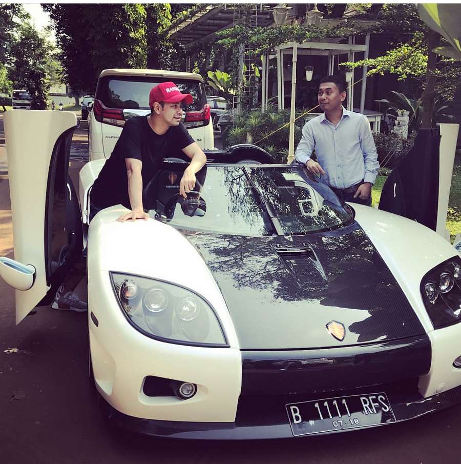 Koenigsegg Dan Mobil Mobil Mewah Di Garasi Raffi Ahmad