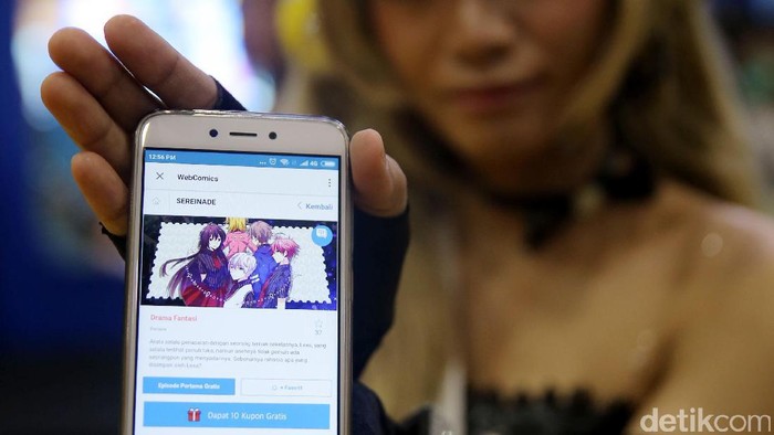 Blackberry Messenger (BBM) memperkenalkan Webcomics for BBM dan BBM Sticker Factory pada Popcon Asia 2017, di Jakarta, Sabtu (5/8). Fitur terbaru dari BBM tersebut dapat digunakan untuk membaca komik serta para kreator stiker yang bekerjasama dengan Korean Webtoon dan Webnovel, Neobazar.