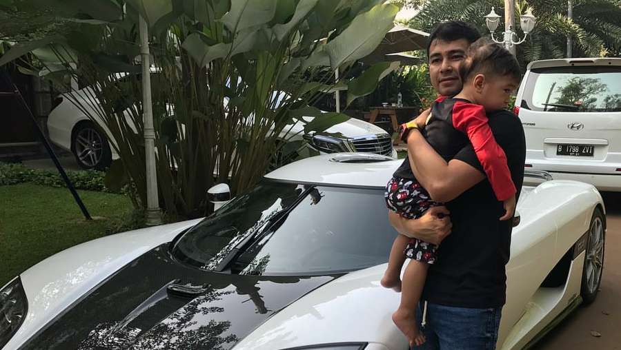 Koenigsegg dan Mobil-mobil Mewah di Garasi Raffi Ahmad