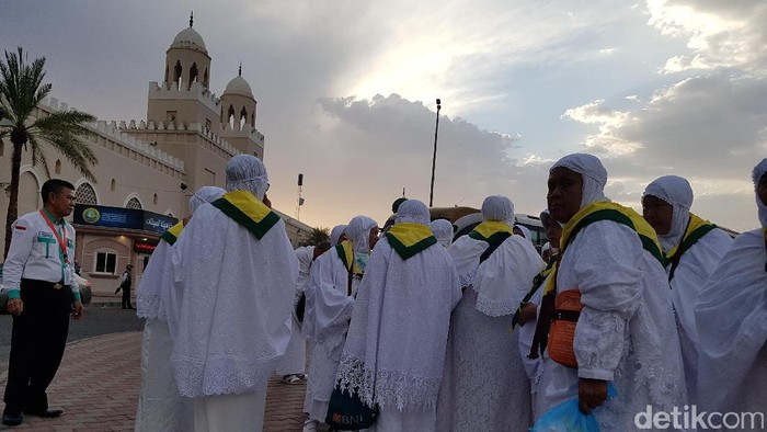Jemaah tiba di Bir Ali untuk miqat