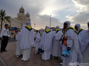 Di Mana Batas Tempat Mengenakan Pakaian Ihram Saat Haji?