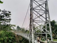 Pemerintah Bangun Jembatan Gantung di Pelosok Negeri