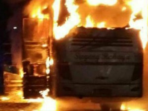 Lindas Motor, Bus Sugeng Rahayu Terbakar, 30 Penumpang Selamat