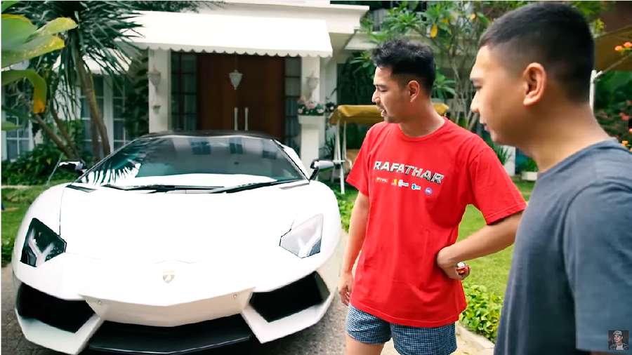 Koenigsegg dan Mobil-mobil Mewah di Garasi Raffi Ahmad