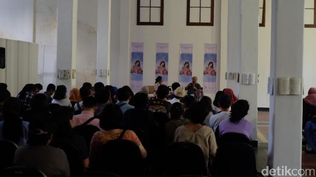 Bagaimana melakukan perdagangan di masa depan dan opsi