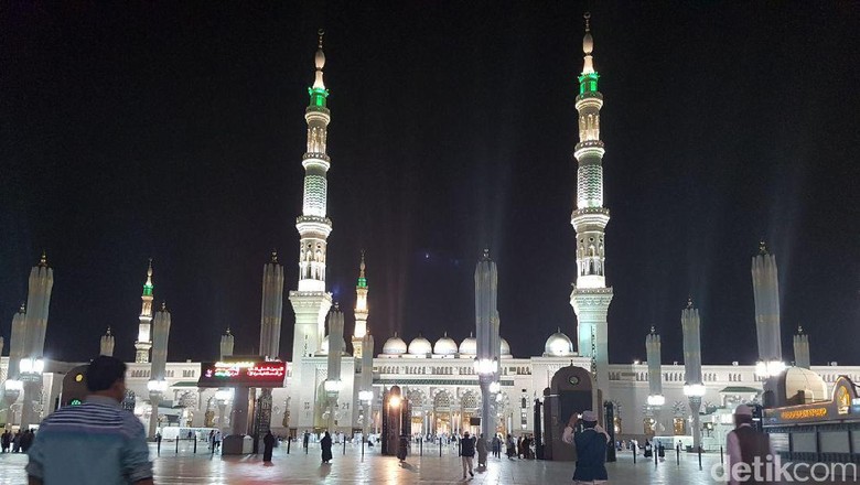 Jemaah, Waspadai Pria Ganteng Berbahasa Indonesia yang Minta Donasi Jemaah, Waspadai Pria Ganteng Berbahasa Indonesia yang Minta Donasi