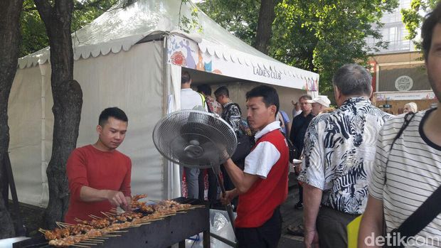 Sate ayam jadi salah satu makanan favorit yang diburu warga Rusia