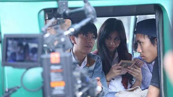 Makin Nggak Sabar, Intip Adegan-adegan Film Dilan Yuk ! Makin Nggak Sabar, Intip Adegan-adegan Film Dilan Yuk !