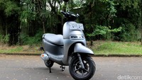 Viar Q1 merupakan sebuah skuter listrik dari Viar yang dikembangkan bersama Bosch. Skuter bertenaga listrik yang sudah dilengkapi dengan STNK ini dijual dengan harga Rp 16.200.000. M Luthfi Andika.