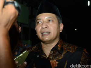 Tantang Ganjar, Ferry Juliantono Ambil Hati Kaum Buruh