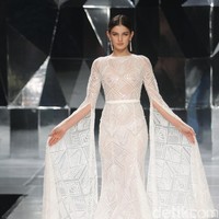 Koleksi terbaru Hian Tjen dengan mengusung tema A Fine Romance Bertempat di Ballroom Grand Hyatt hotel, Jakarta. [Foto: Mohammad Abduh/Wolipop]