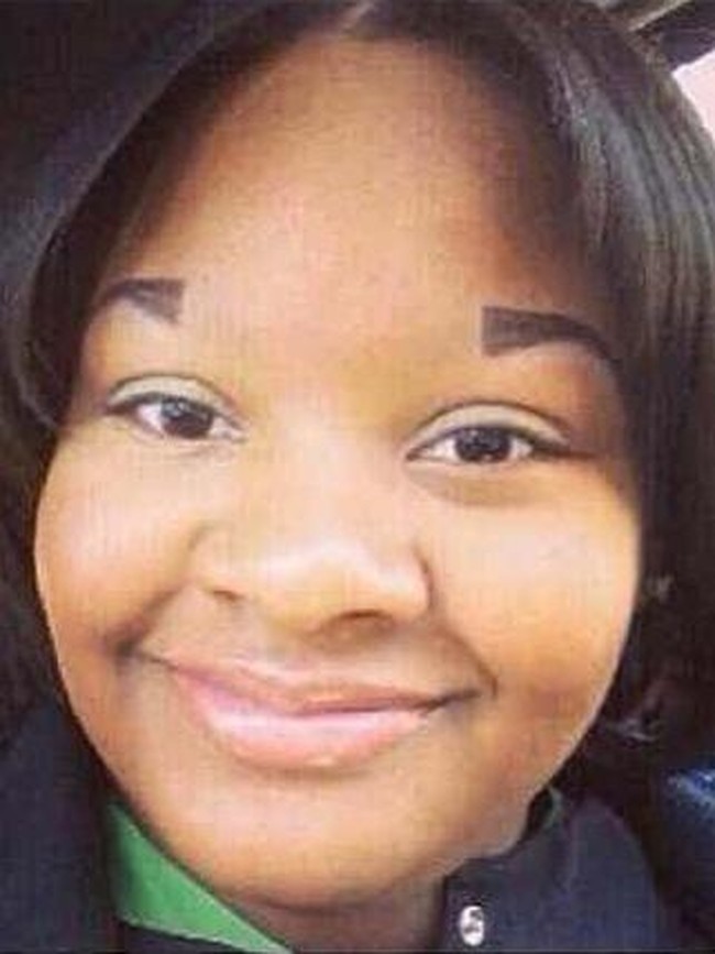 Alis yang jaraknya terlalu jauh antara kanan dan kiri seringkali disebut sebagai alis musuhan. Seperti alis wanita ini yang berjarak. Foto: ist