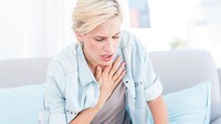 Bila tiba-tiba seseorang sulit bernapas bisa jadi itu tanda serangan jantung. Ini terjadi karena ada cairan yang menumpuk di paru-paru akibat jantung tidak memompa secara optimal. Foto: Thinkstock