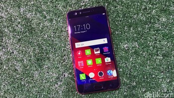 Layarnya 5,5 inch dengan resolusi Full HD. (Foto: detikINET/Adi Fida Rahman)